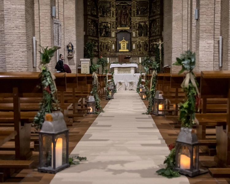 decoracion de iglesia para boda faroles